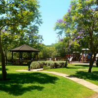 parque verde representando sostenibilidad y eficiencia energética en Cádiz